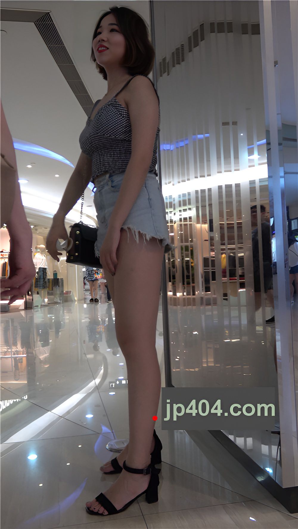 逛街的热裤妹子[1.44G/MP4]