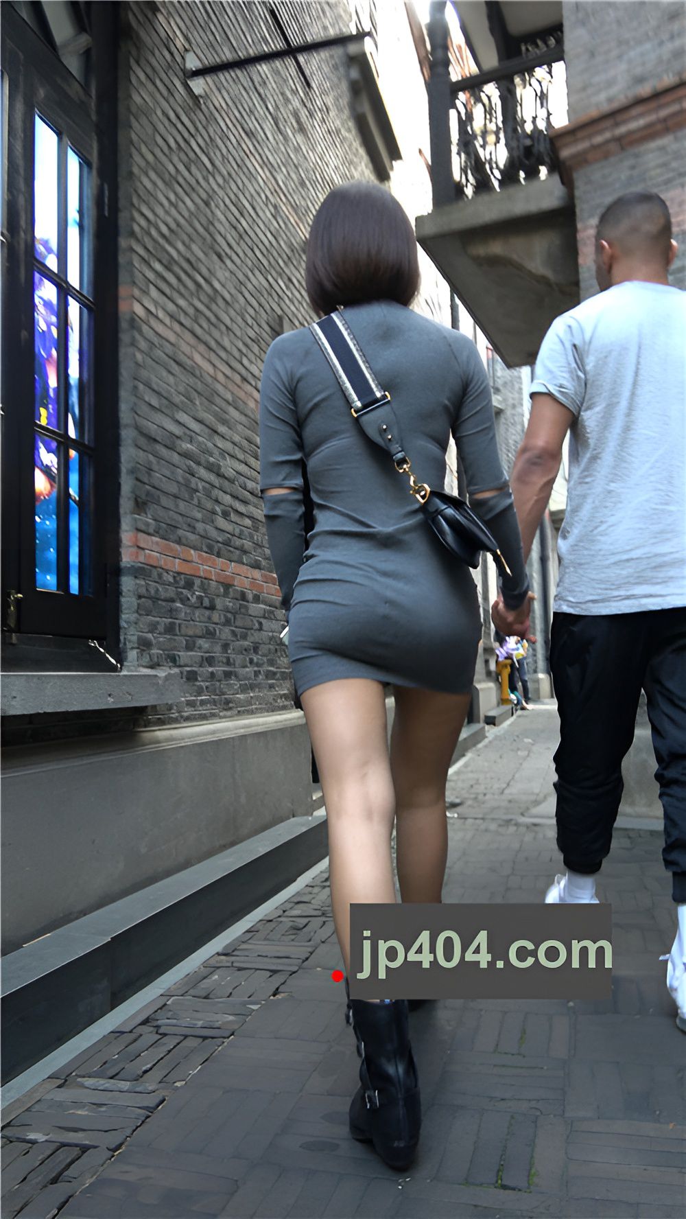 灰色连体包臀裙小姐姐[1.46G/MP4]