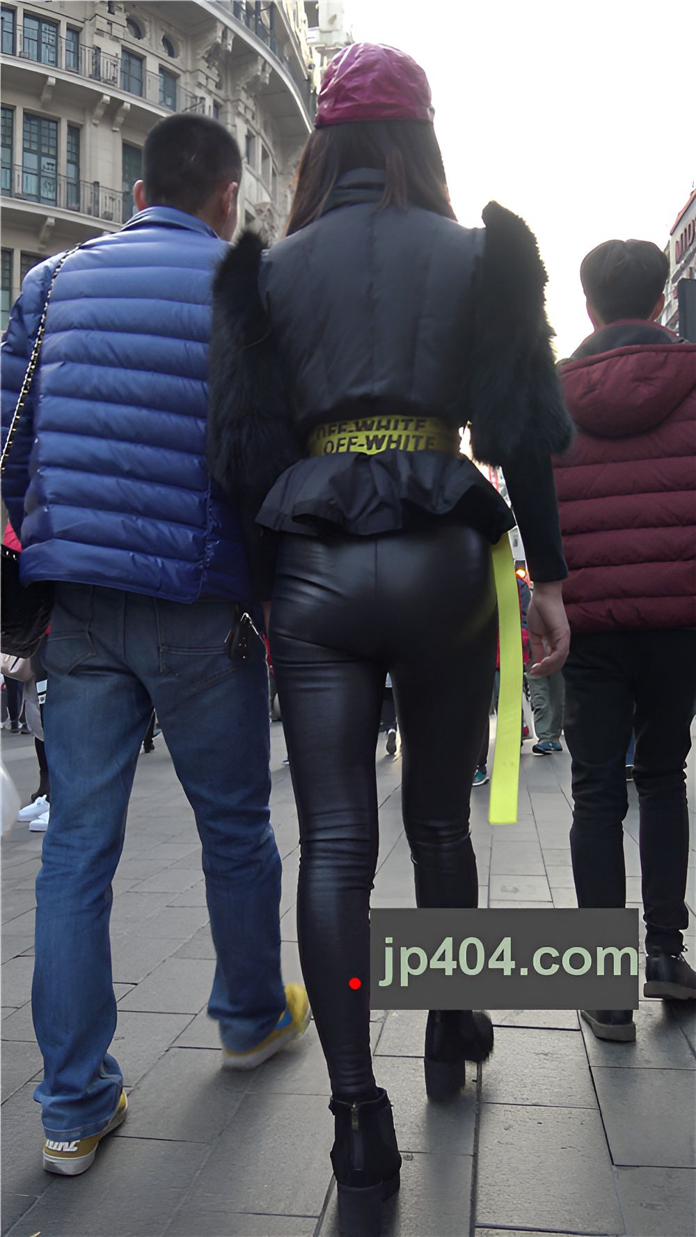 紧身皮裤美眉[2.52G/MP4]