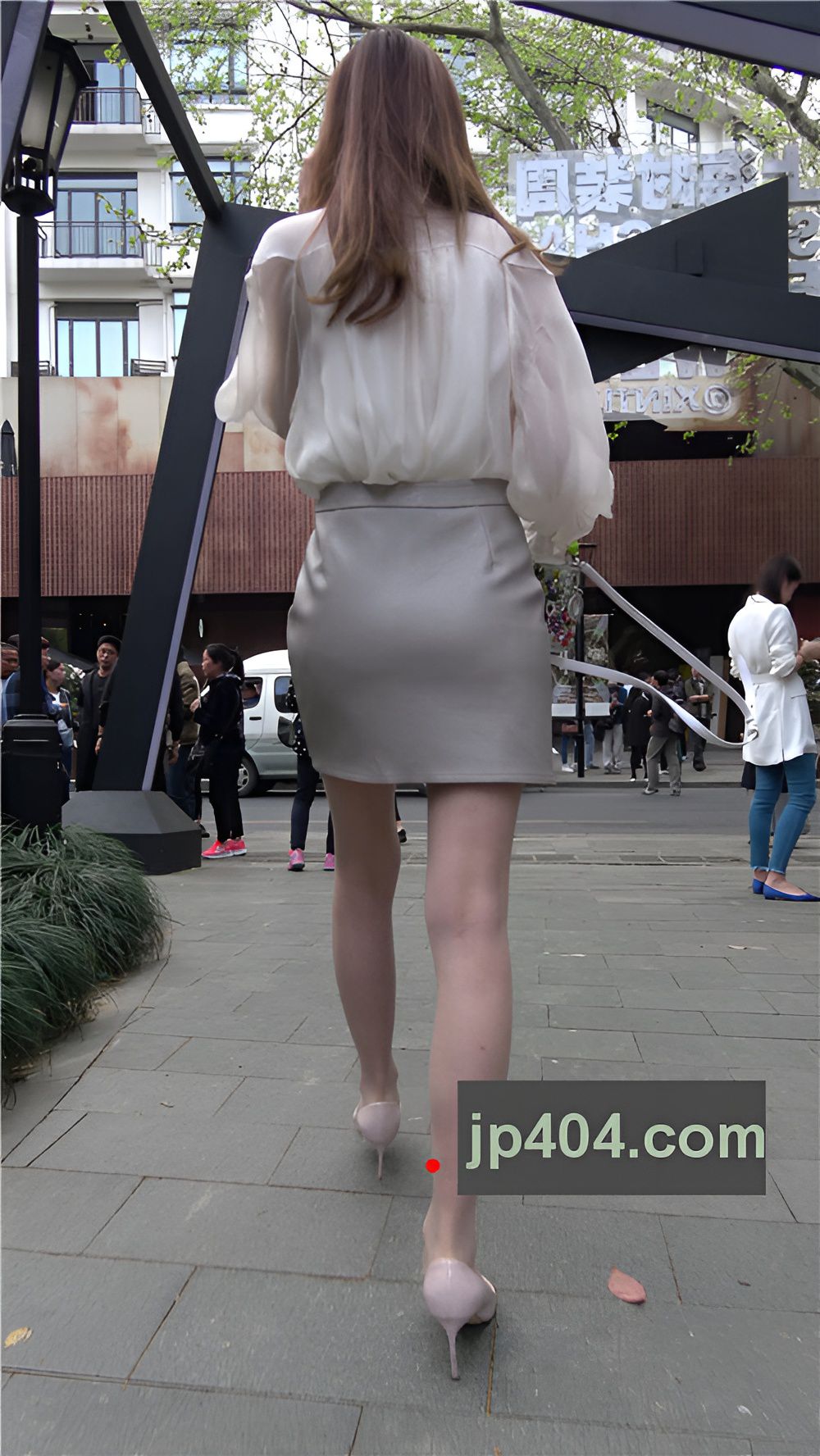 包屯皮裙美女[927M/MP4]