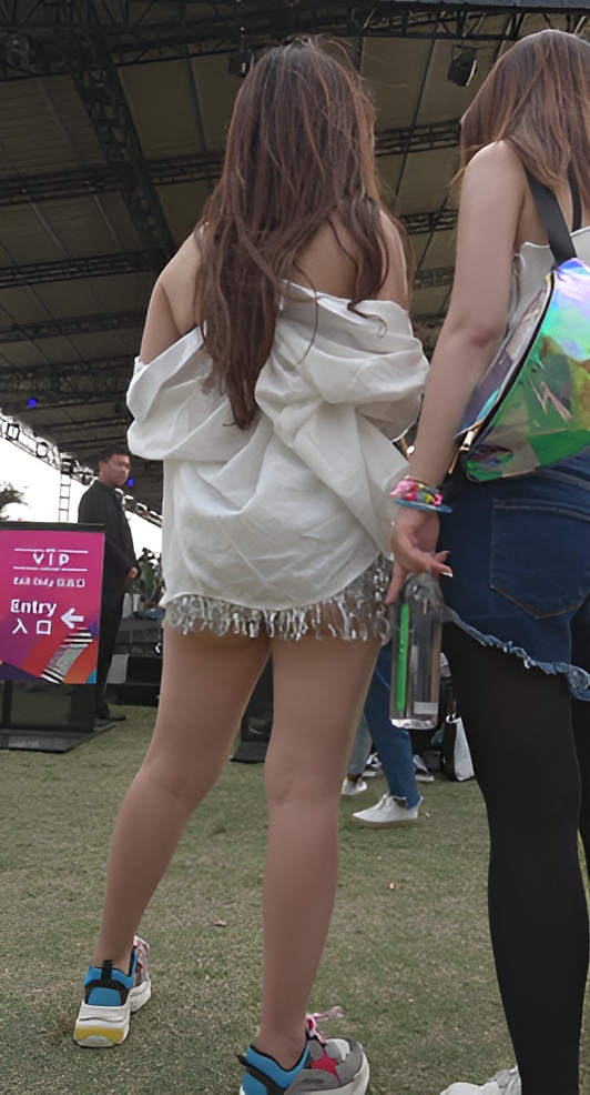 极品丰腴月牙妹儿[1.13G/MP4]