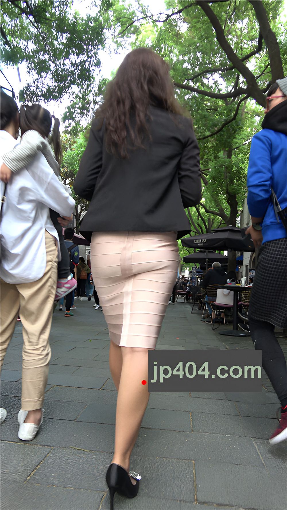 紧身包臀裙妹子[1.86G/MP4]