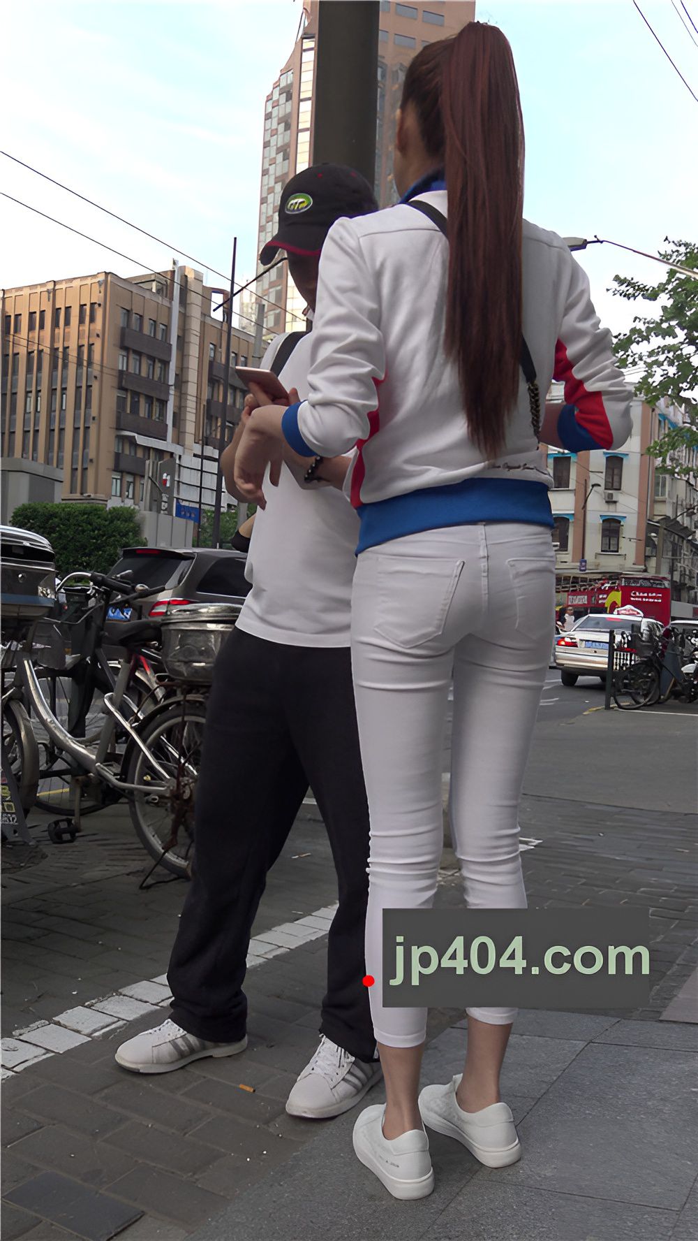 白裤小姐姐[2.09G/MP4]