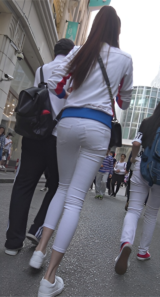 白裤小姐姐[2.09G/MP4]