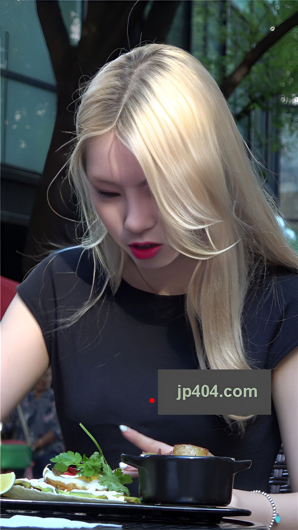 牛仔裤黄发美女[3.43G/MP4]