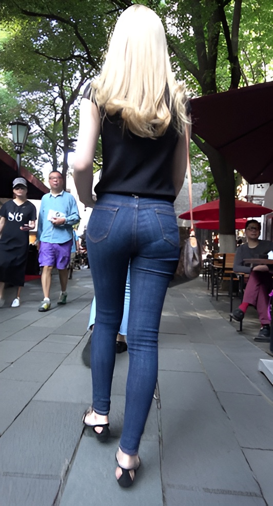 牛仔裤黄发美女[3.43G/MP4]